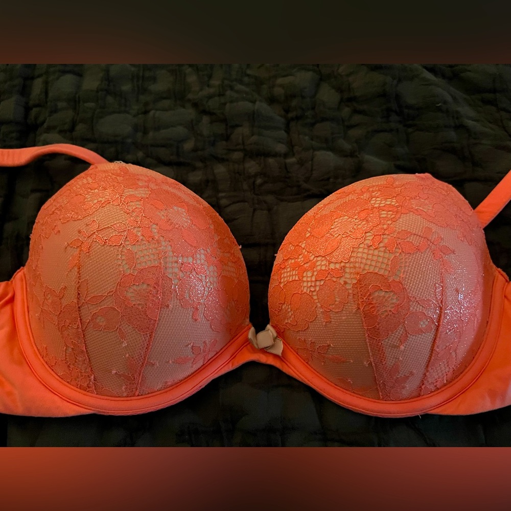 Victoria’s Secret body by Victoria push-up bra 34D pink